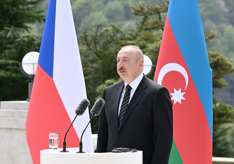 President Ilham Aliyev, Czech Prime Minister make press statements (PHOTO)