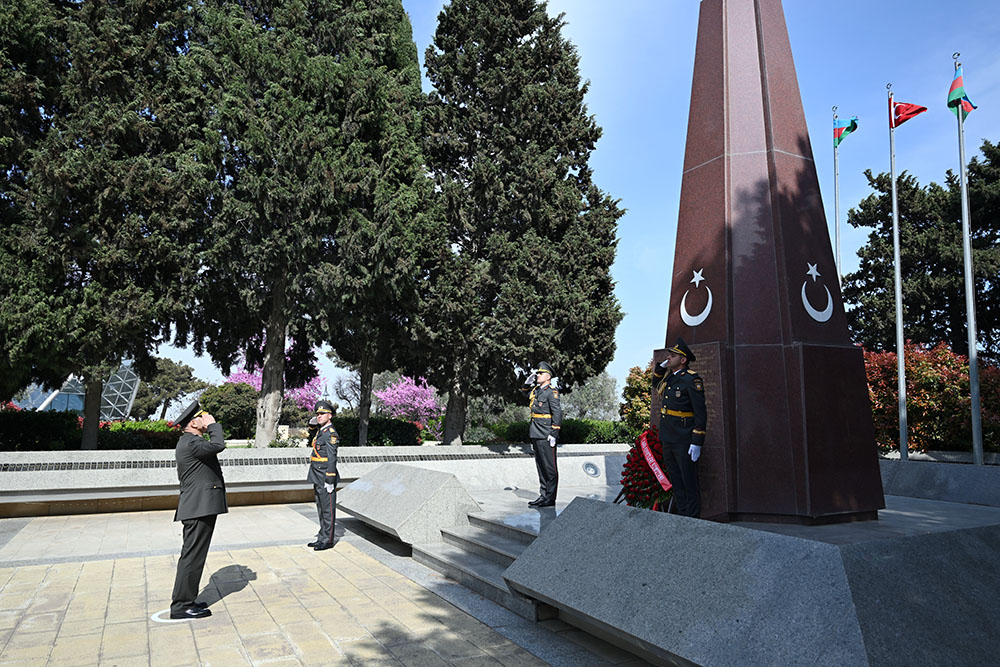 Turkish Land Forces Commander pays official visit to Azerbaijan (PHOTO)