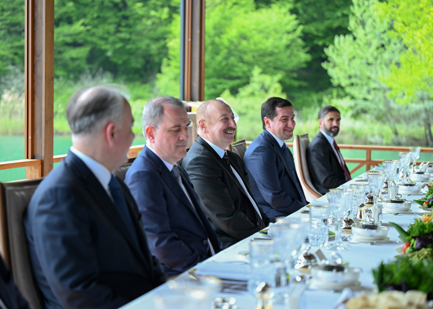 Official luncheon hosted in honor of Czech Prime Minister on behalf of President Ilham Aliyev (PHOTO/VIDEO)