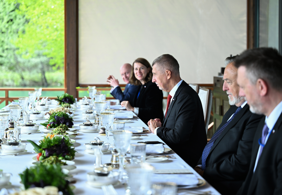 Official luncheon hosted in honor of Czech Prime Minister on behalf of President Ilham Aliyev (PHOTO/VIDEO)