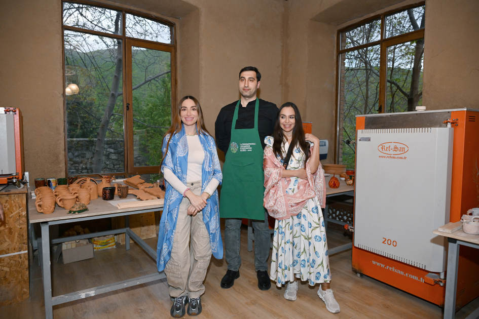 Leyla Aliyeva and Arzu Aliyeva visit “ABAD” Ceramics and Applied Arts Center in Sheki (PHOTO)