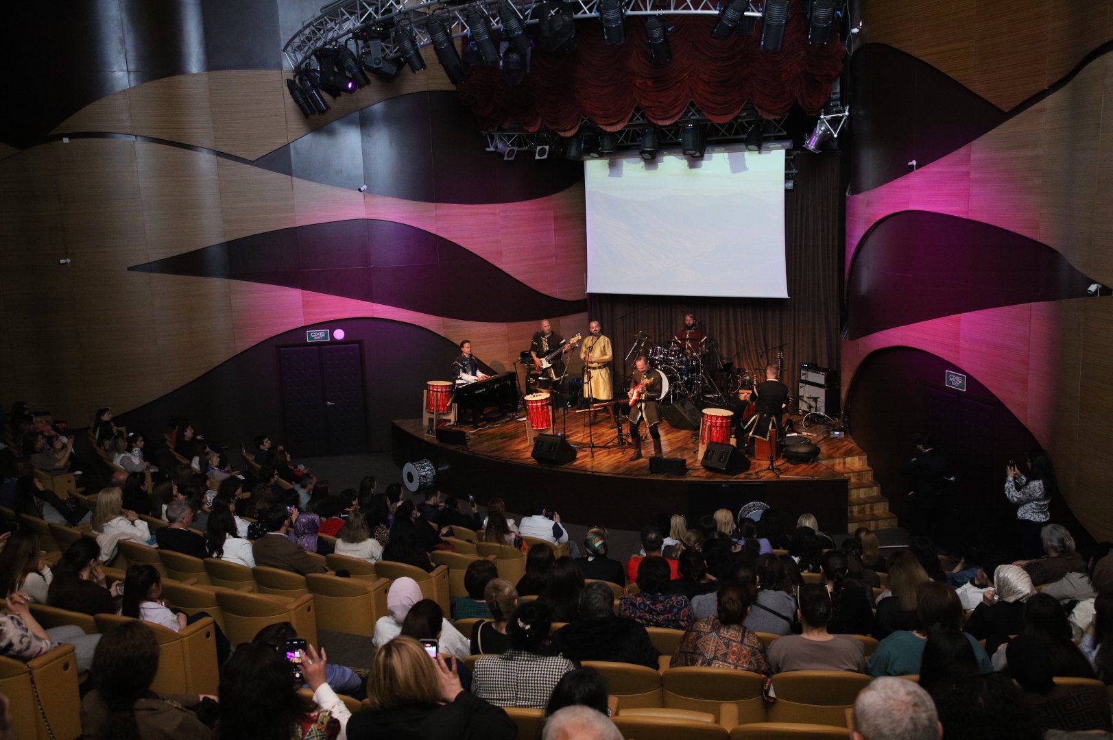 Heydar Aliyev Foundation facilitates filming of "Hungarian Rhapsody Project" in Azerbaijan (PHOTO)