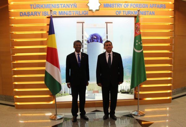 Turkmenistan, Seychelles discuss cooperation in transport, textiles, and tourism