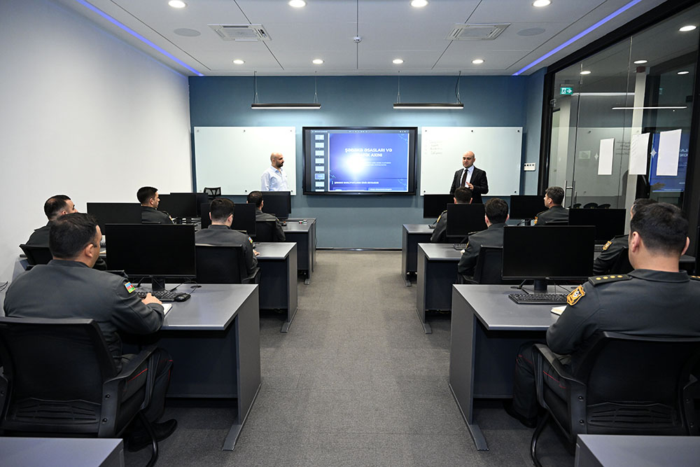 Azerbaijan Army boosts cybersecurity skills of specialists (PHOTO)