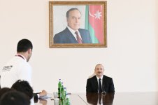President Ilham Aliyev receives wrestlers who won European Championships in team standings (PHOTO)