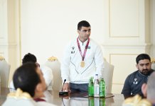 President Ilham Aliyev receives wrestlers who won European Championships in team standings (PHOTO)