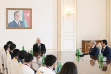 President Ilham Aliyev receives wrestlers who won European Championships in team standings (PHOTO)