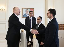 President Ilham Aliyev receives wrestlers who won European Championships in team standings (PHOTO)
