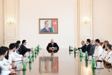 President Ilham Aliyev receives wrestlers who won European Championships in team standings (PHOTO)