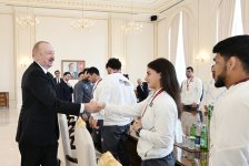 President Ilham Aliyev receives wrestlers who won European Championships in team standings (PHOTO)