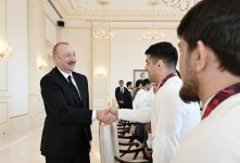 President Ilham Aliyev receives wrestlers who won European Championships in team standings (PHOTO)