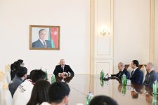 President Ilham Aliyev receives wrestlers who won European Championships in team standings (PHOTO)