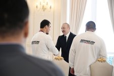 President Ilham Aliyev receives wrestlers who won European Championships in team standings (PHOTO)