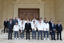 President Ilham Aliyev receives wrestlers who won European Championships in team standings (PHOTO)