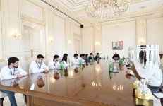 President Ilham Aliyev receives wrestlers who won European Championships in team standings (PHOTO)