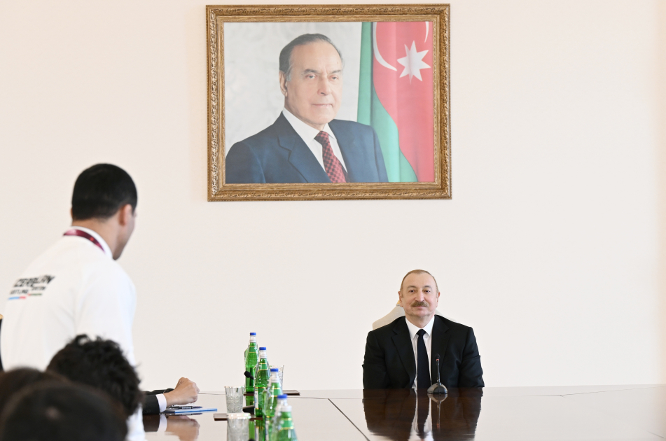 President Ilham Aliyev receives wrestlers who won European Championships in team standings (PHOTO)