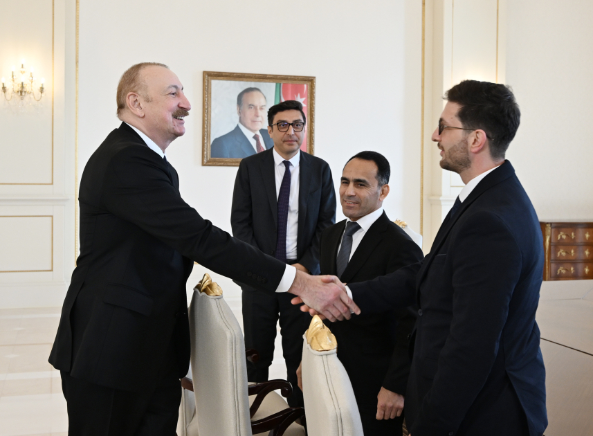 President Ilham Aliyev receives wrestlers who won European Championships in team standings (PHOTO)