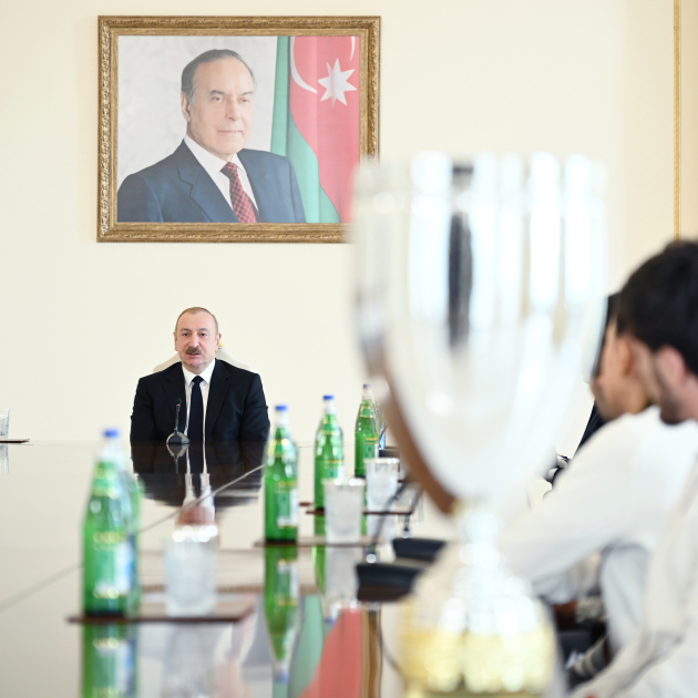 President Ilham Aliyev receives wrestlers who won European Championships in team standings (PHOTO)