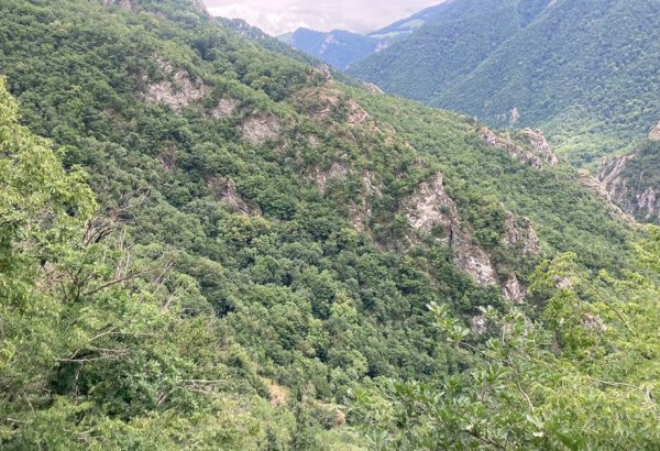 International travelers begin tour of Azerbaijan’s Karabakh region