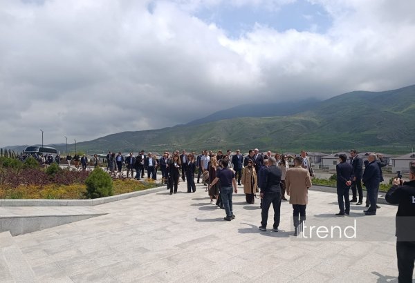 Representatives of diplomatic corps visit Azerbaijan’s Khojaly Genocide Memorial (PHOTO)