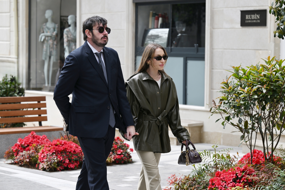 President Ilham Aliyev, First Lady Mehriban Aliyeva attend inauguration of Islam Safarli Street following reconstruction (PHOTO)