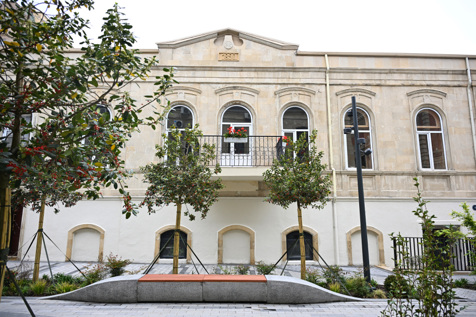 President Ilham Aliyev, First Lady Mehriban Aliyeva attend inauguration of Islam Safarli Street following reconstruction (PHOTO)