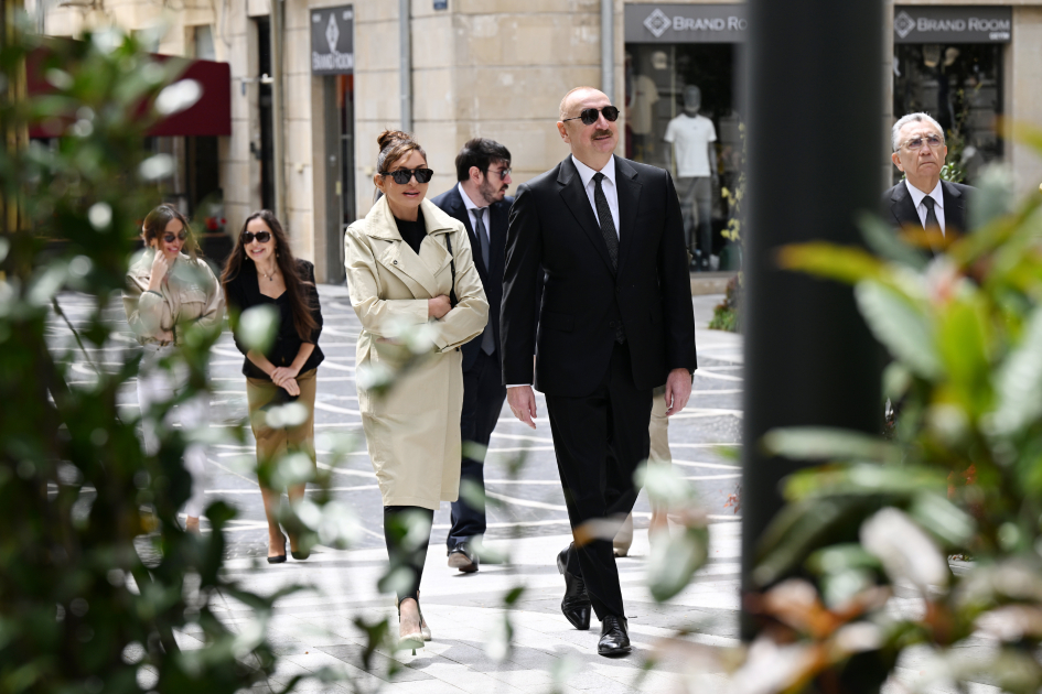 President Ilham Aliyev, First Lady Mehriban Aliyeva attend inauguration of Islam Safarli Street following reconstruction (PHOTO)