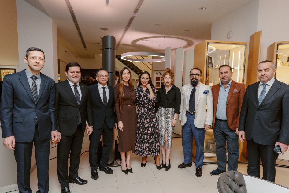 Leyla Aliyeva, Arzu Aliyeva and Alena Aliyeva visit "Art in Motion" exhibition (PHOTO)