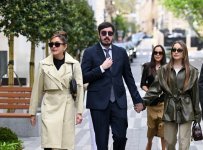 President Ilham Aliyev, First Lady Mehriban Aliyeva attend inauguration of Islam Safarli Street following reconstruction (PHOTO)