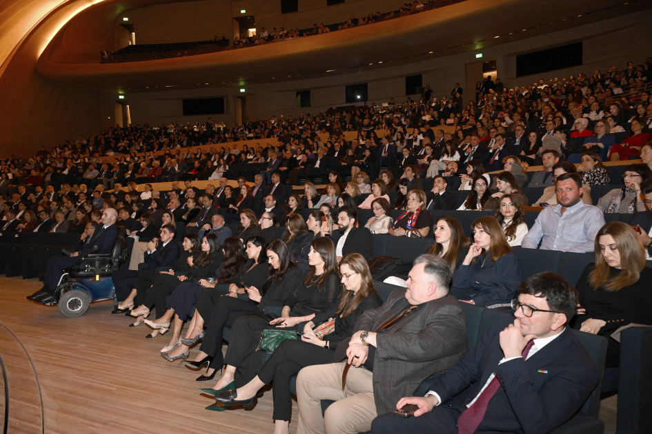 Arzu Aliyeva, Alena Aliyeva attend premier of feature film "Taghiyev: School" (PHOTO)