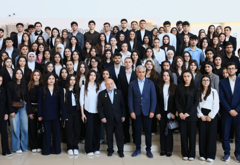 Heydar Aliyev Center hosts youth meeting on “Heydar Aliyev and the Creativity of Omar Eldarov” (PHOTO)