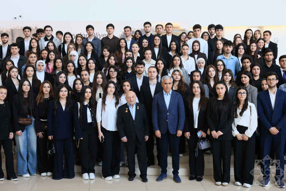 Heydar Aliyev Center hosts youth meeting on “Heydar Aliyev and the Creativity of Omar Eldarov” (PHOTO)