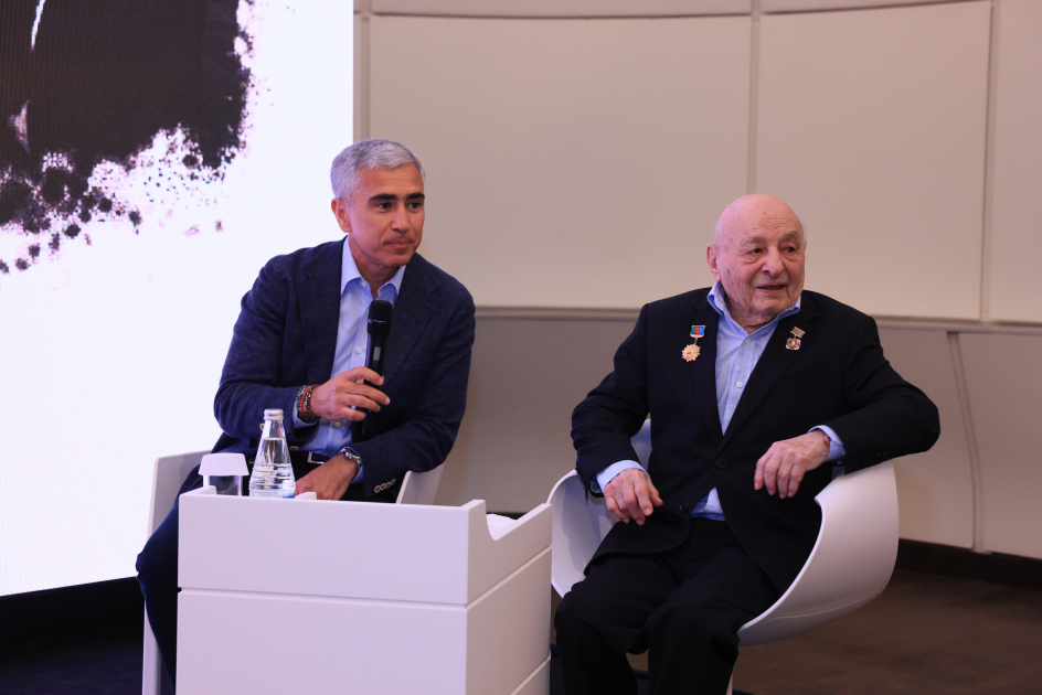Heydar Aliyev Center hosts youth meeting on “Heydar Aliyev and the Creativity of Omar Eldarov” (PHOTO)
