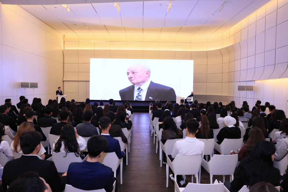 Heydar Aliyev Center hosts youth meeting on “Heydar Aliyev and the Creativity of Omar Eldarov” (PHOTO)
