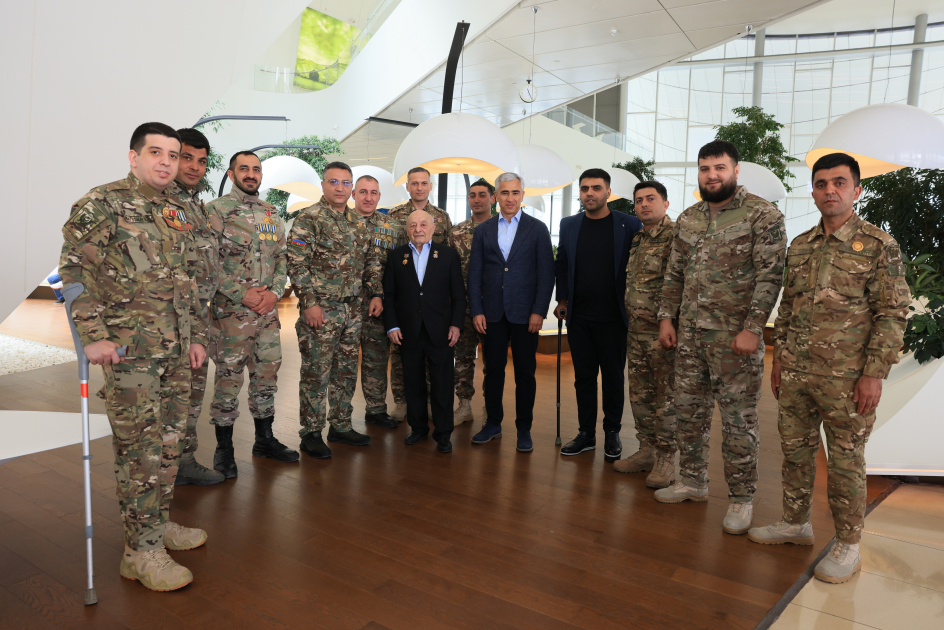 Heydar Aliyev Center hosts youth meeting on “Heydar Aliyev and the Creativity of Omar Eldarov” (PHOTO)