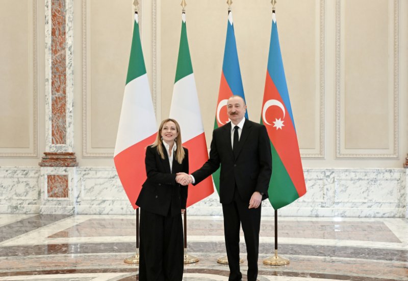 President Ilham Aliyev holds one-on-one meeting with President of the Italian Council of Ministers Giorgia Meloni (PHOTO)