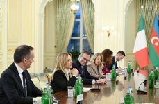 President Ilham Aliyev holds expanded meeting with President of Italian Council of Ministers (PHOTO)