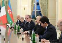 President Ilham Aliyev holds expanded meeting with President of Italian Council of Ministers (PHOTO)