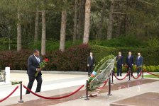 IPU Secretary General pays visit to Alley of Honors and Victory Park (PHOTO)
