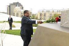 IPU Secretary General pays visit to Alley of Honors and Victory Park (PHOTO)