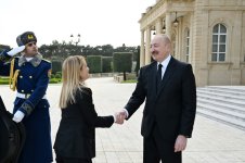 President Ilham Aliyev holds one-on-one meeting with President of Italian Council of Ministers Giorgia Meloni (PHOTO)