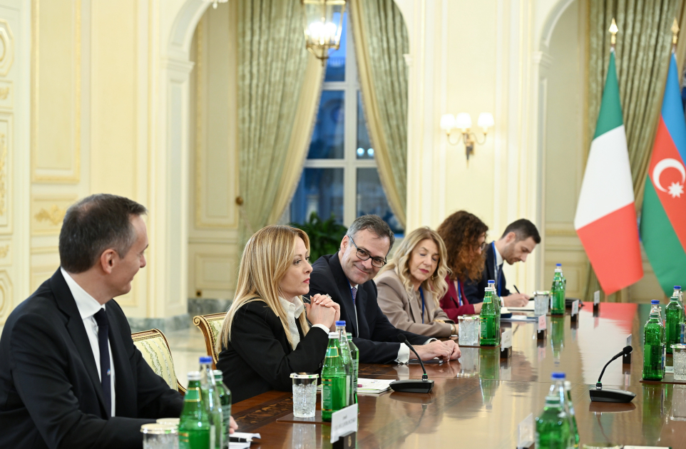 President Ilham Aliyev holds expanded meeting with President of Italian Council of Ministers (PHOTO)