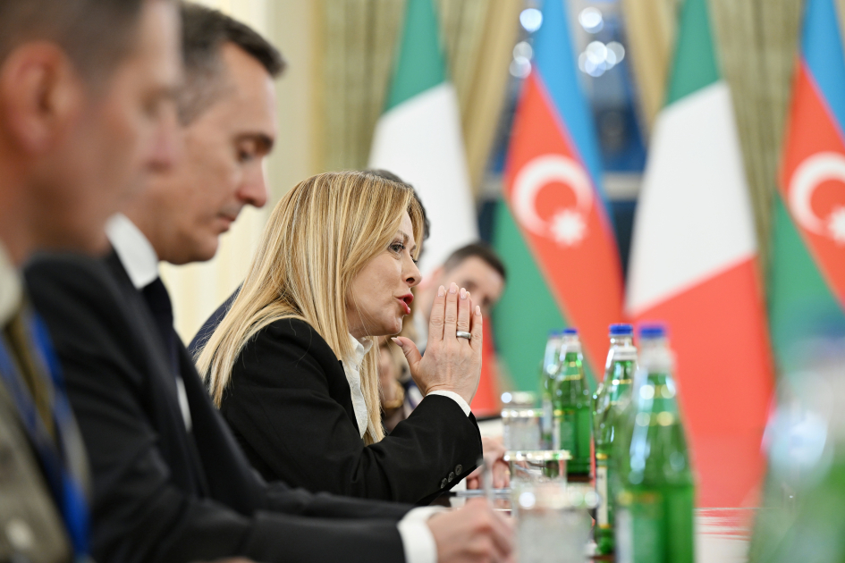 President Ilham Aliyev holds expanded meeting with President of Italian Council of Ministers (PHOTO)
