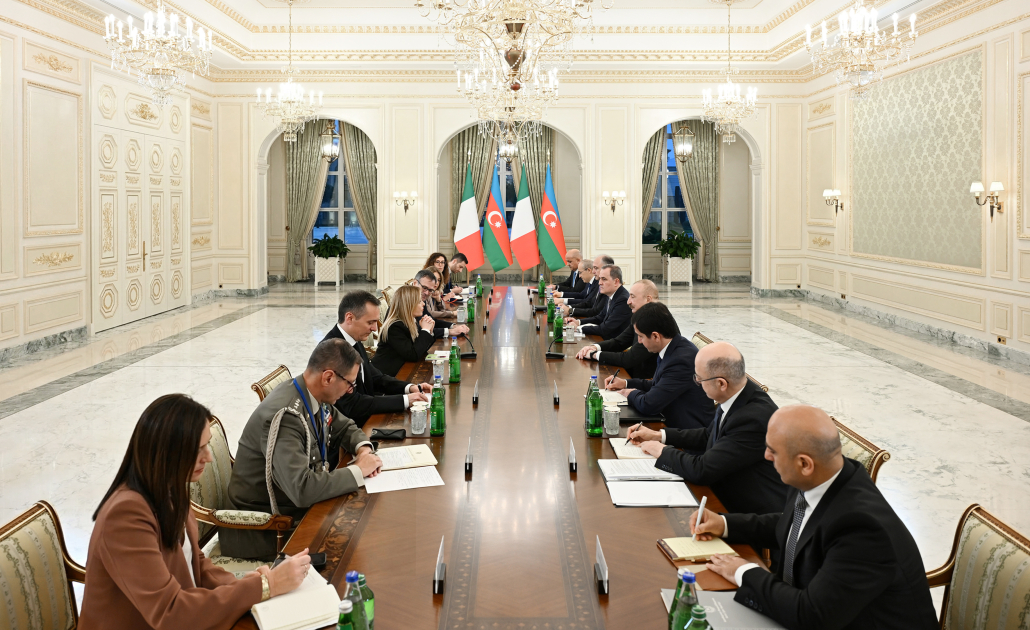 President Ilham Aliyev holds expanded meeting with President of Italian Council of Ministers (PHOTO)