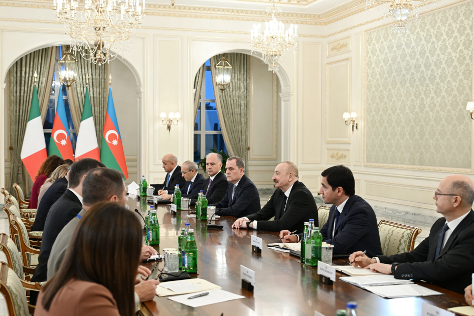 President Ilham Aliyev holds expanded meeting with President of Italian Council of Ministers (PHOTO)