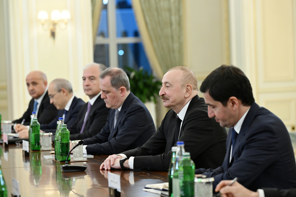 President Ilham Aliyev holds expanded meeting with President of Italian Council of Ministers (PHOTO)
