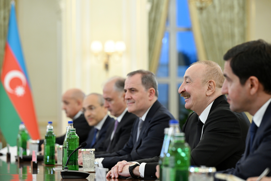 President Ilham Aliyev holds expanded meeting with President of Italian Council of Ministers (PHOTO)