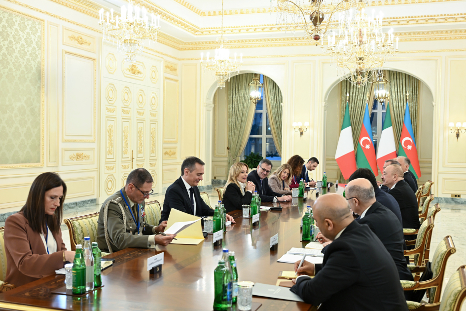 President Ilham Aliyev holds expanded meeting with President of Italian Council of Ministers (PHOTO)