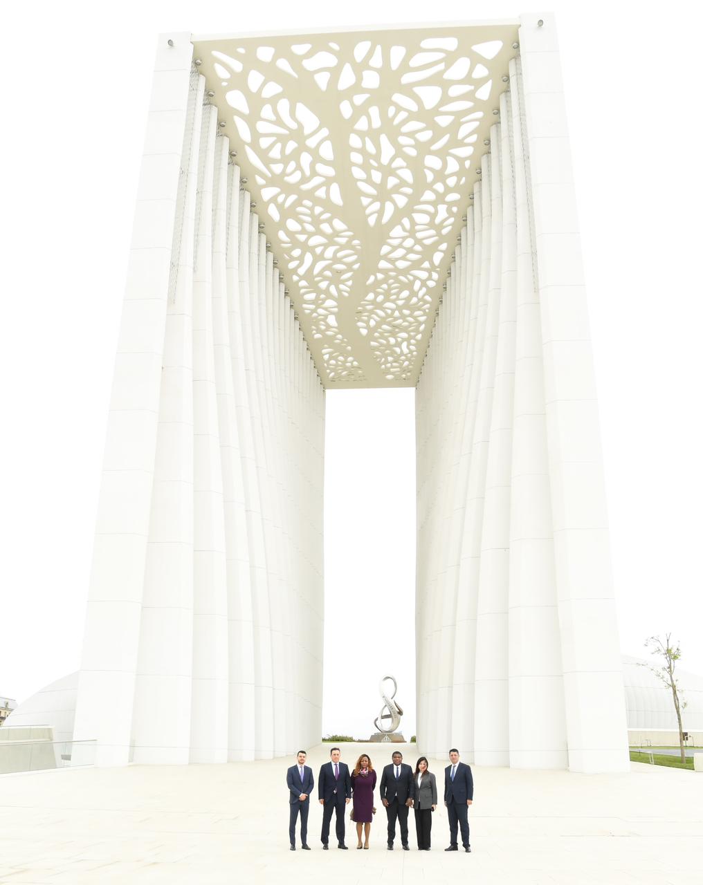 IPU Secretary General pays visit to Alley of Honors and Victory Park (PHOTO)