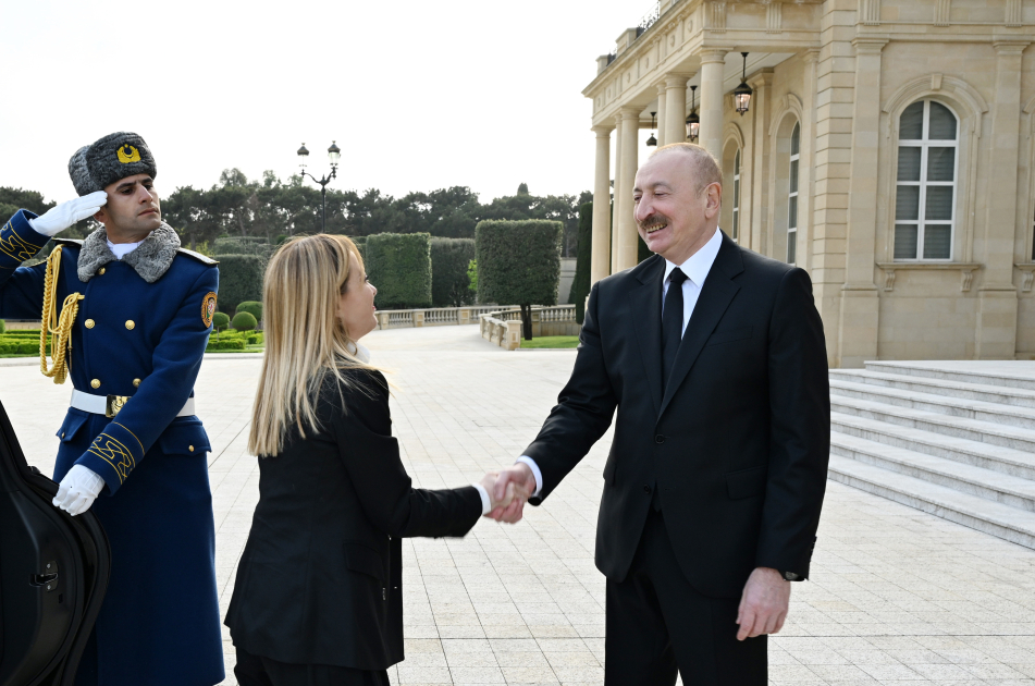 President Ilham Aliyev holds one-on-one meeting with President of Italian Council of Ministers Giorgia Meloni (PHOTO)